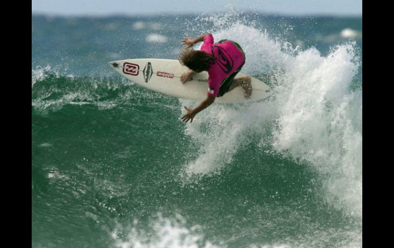 El californiano asegura que volverá a surfear, pero ahora tiene pesadillas con el mar. ARCHIVO /