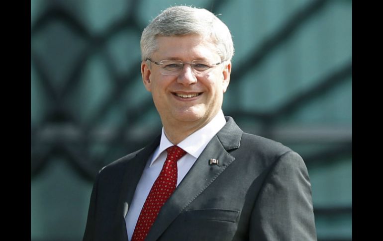 El primer ministro Stephen Harper se compromete a verificar si el organismo de espionaje se apega a la ley. ARCHIVO /