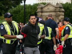 Activistas e incluso al menos ocho congresistas fueron arrestados en las afueras del Capitolio. AFP /