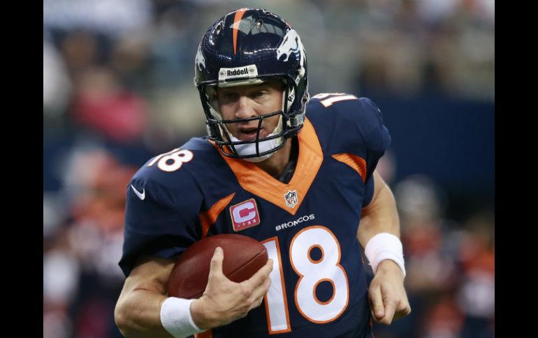 Peyton se convirtió el domingo en el primer jugador en lanzar 20 pases de anotación en los primeros cinco juegos de la campaña regular. AP /