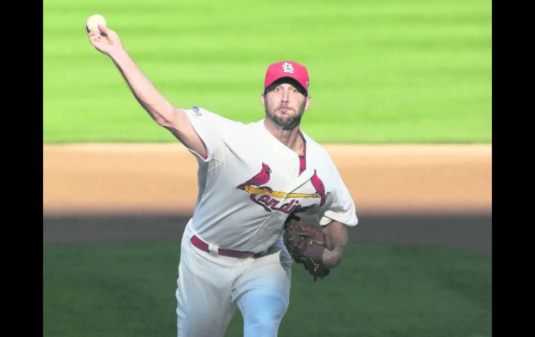 Adam Wainwright lanzó en la victoria de San Luis en el juego uno, por marcador final de 9-1. AP /