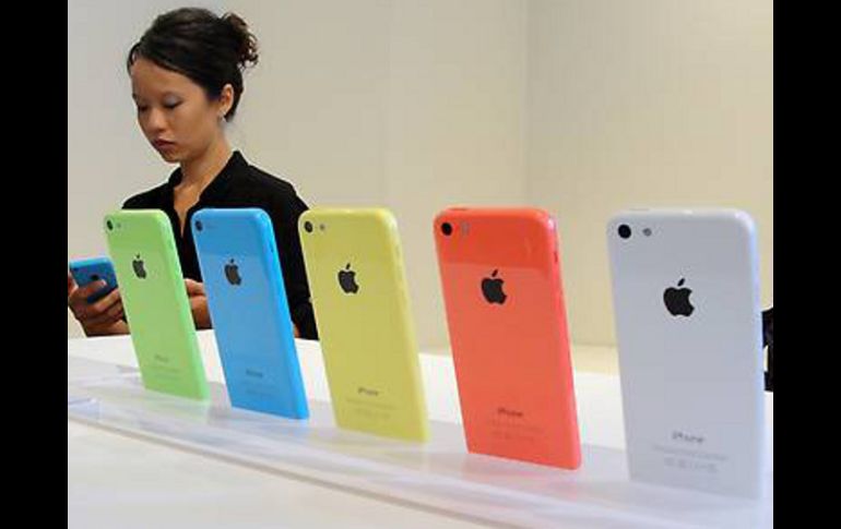 La fecha se aproxima. El próximo 1 de noviembre los mexicanos podrán adquirir las novedades de Apple, el iPhone 5S y el 5C (imagen). ARCHIVO /