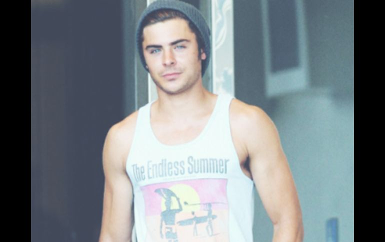 Efron se convirtió en un ídolo juvenil gracias a cintas como 'High school musical' y 'Hairspray'. ESPECIAL /