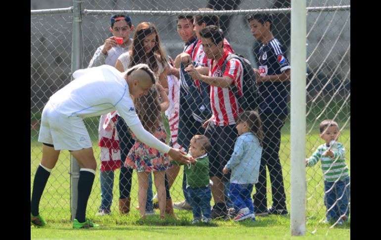 Adolfo sigue siendo querido por la gente del Guadalajara, que recuerda su gol en la final de 2006. MEXSPORT /