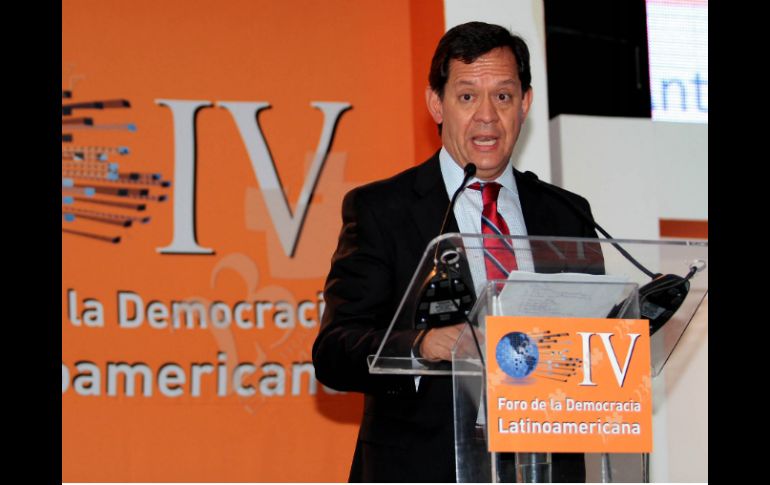 Roberto Campa participa en el Foro La Democracia Latinoamericana organizado por el IFE. NTX /