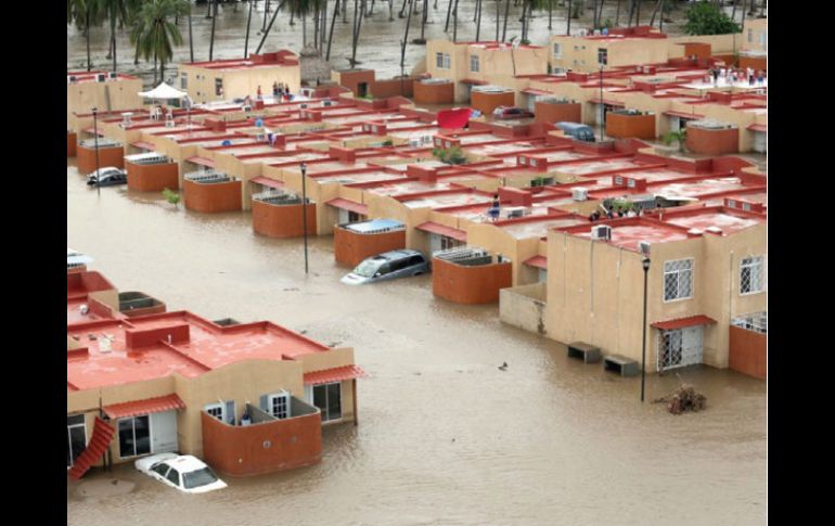 Reto. Las casas se inundaron por las lluvias de Ingrid y Manuel. AFP /