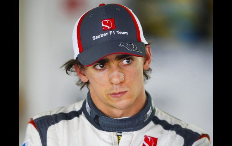 El piloto mexicano de Fórmula Uno Esteban Gutiérrez, de la escudería Sauber F1, tras correr el primer entrenamiento libre. EFE /