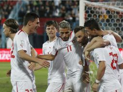 Suiza celebra la primera anotación que consiguió en su victoria ante Albania y que les dio el pase a Brasil 2014. EFE /