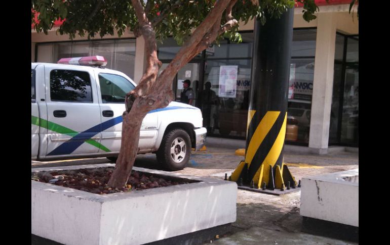 Policías del lugar señalan que los empleados no alertaron a autoridades sobre el sujeto ataviado de manera sospechosa.  /