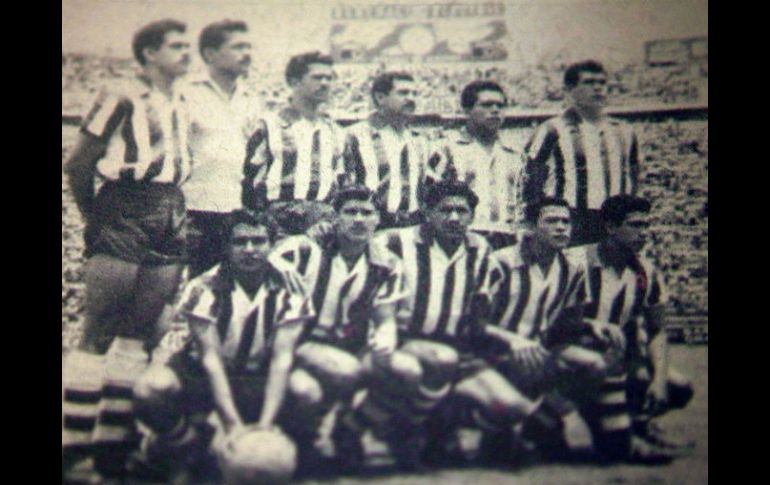 Se le llamó el 'Campeonísimo' al equipo de Chivas de la década de los 50 y 60. ARCHIVO /