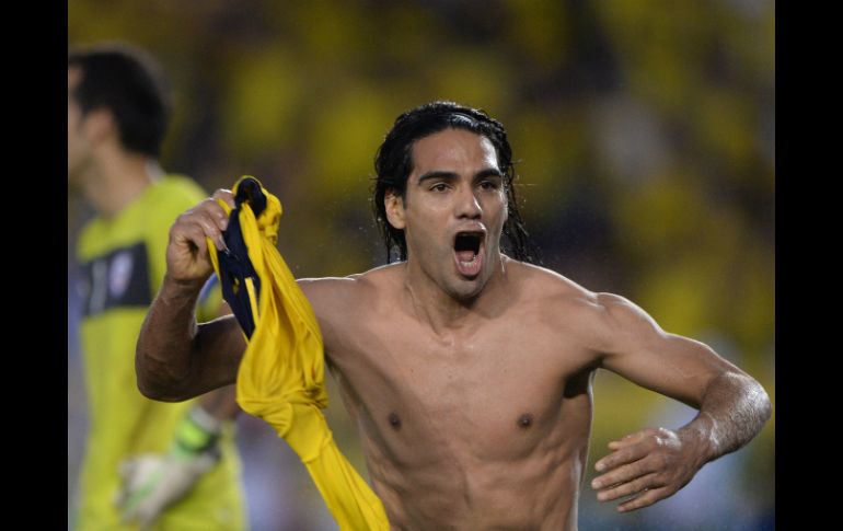 Radamel Falcao celebra con euforia el empate ante Chile, que le da el pase a Colombia al Mundial del siguiente verano. AFP /