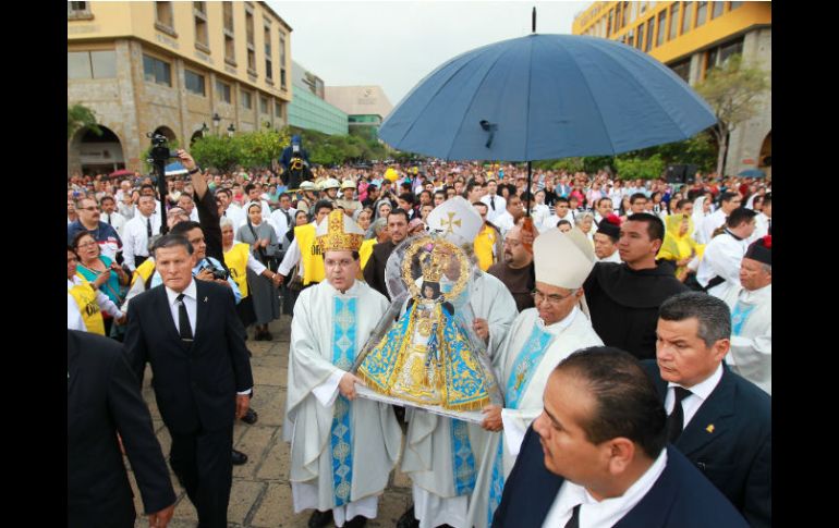 Traslado de la Virgen de Zapopan de la Catedral a la explanada del Cabañas.  /