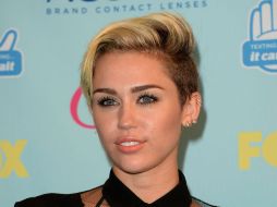 Miley Cyrus opta por llevar el estilo neopunk.  /