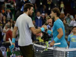 Juan Martin Del Potro de Argentina (i) celebra después de vencer al número uno del mundo, Rafael Nadal. EFE /