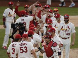 Los Cardenales se colocan a dos victorias de avanzar a la Serie Mundial. AP /