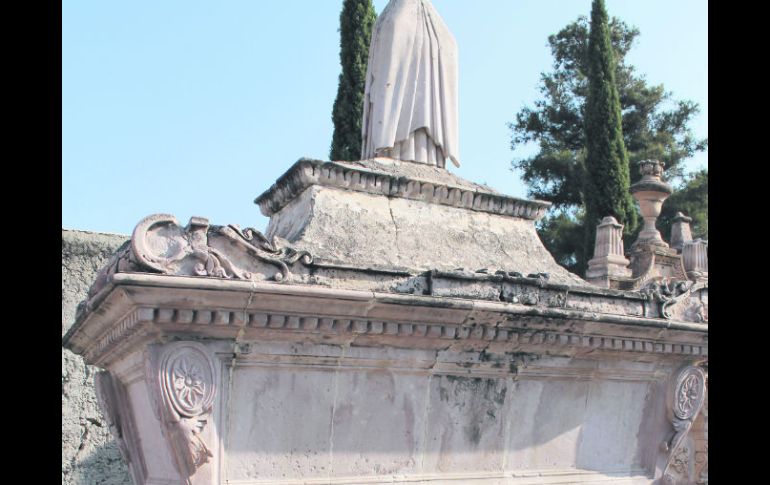 En la calle de Dolores de Jerez, se encuentra el admirable Panteón de Dolores.  /