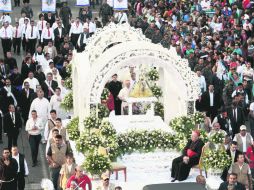 La imagen de la Virgen de Zapopan fue esperada por miles de fieles para verla a su paso rumbo a la Basílica.  /