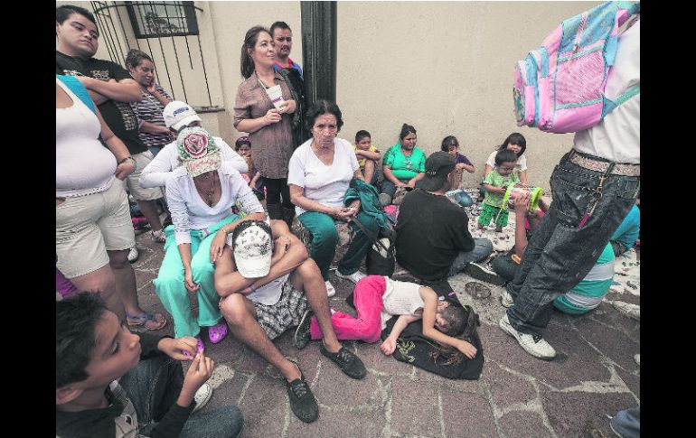 No importó pasar la noche en la calle, incluso dormir en el piso. El amor hacia ''La Generala'' vale el sacrificio.  /