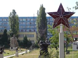 Vista del Museo del Arte socialista de Sofía, que exhibe artículos del comunismo en Bulgaria. EFE /