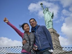 Los turistas ya esperaban ansiosos para tomarse la foto. AFP /