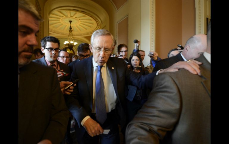 El líder demócrata Harry Reid y su contraparte republicana están optimistas de lograr un acuerdo para superar el cierre de gobierno. EFE /