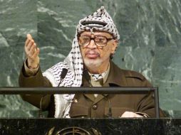 Desde que los restos de Yasser Arafat fueron exhumados en 2012, científicos analizarn el cuerpo, ropa y muestras de tierra. ARCHIVO /