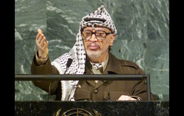 Desde que los restos de Yasser Arafat fueron exhumados en 2012, científicos analizarn el cuerpo, ropa y muestras de tierra. ARCHIVO /