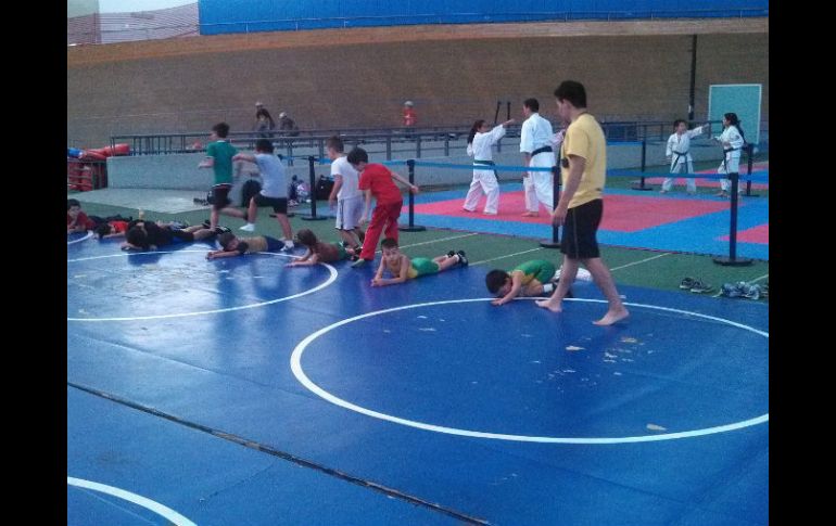 Los jóvenes practican en las instalaciones panamericanas distintos deportes.  /