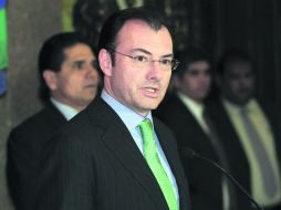 El secretario de Hacienda, Luis Videgaray, al anunciar el acuerdo con los perredistas. NTX /