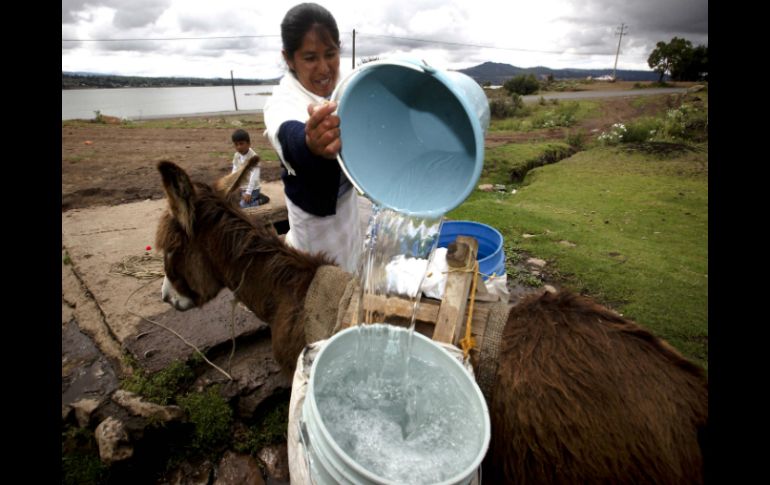 En los últimos muestreos en agua de toda la Entidad, dos de cada 10 municipios tienen una cloración de agua menor al 30 por ciento. ARCHIVO /