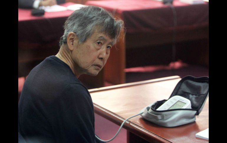 Alberto Fujimori es acusado de financiar con dinero público a diarios sensacionalistas que promovían su figura. EFE /