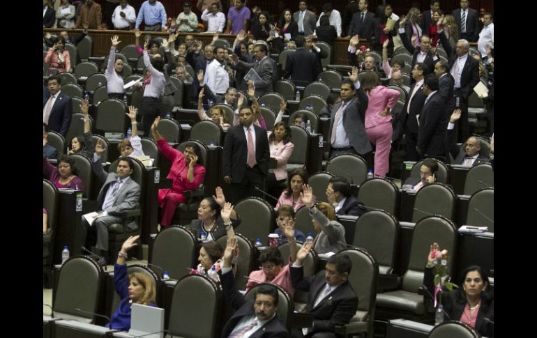 El pleno de la Cámara de Diputados aprueba en lo general con 317 votos a favor y 164 en contra el dictamen del IVA, ISR y IEPS. NTX /