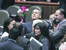 Los coordinadores del PRI y el PAN en San Lázaro, Manlio Fabio Beltrones y Luis Alberto Villarreal, en la sesión de ayer. NTX /