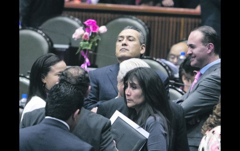 Los coordinadores del PRI y el PAN en San Lázaro, Manlio Fabio Beltrones y Luis Alberto Villarreal, en la sesión de ayer. NTX /