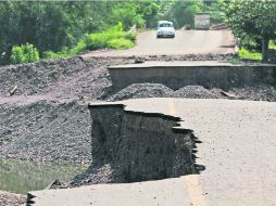 Los estragos provocados por las inundaciones y corrientes de agua en las carreteras de Guerrero aún son evidentes. NTX /