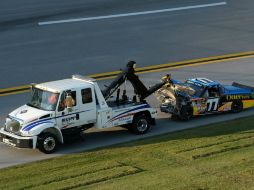 El accidente fue provocado por el piloto Caleb Hofman y dejó al piloto nacional fuera. AFP /