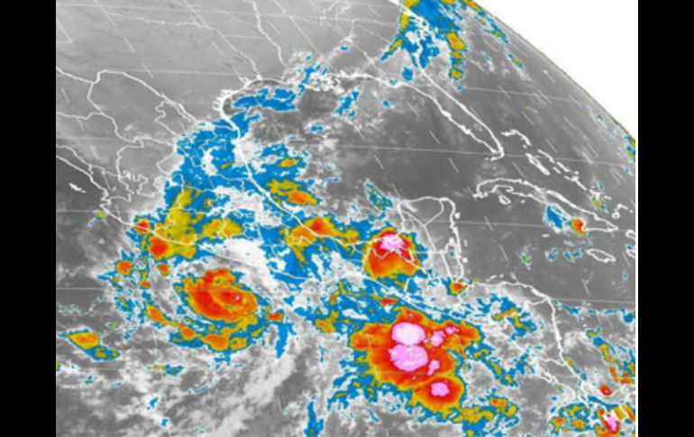 La tormenta tropical Raymond se localiza al sur de las costas de Guerrero. ESPECIAL /