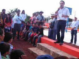 El diputado Clemente Castañeda, en inauguración de parque en Mesa Colorada Poniente.  /