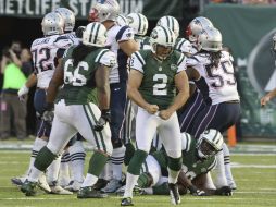 Nick Folk (2) celebra el gol de campo que consiguió para darle la victoria a los Jets. AP /