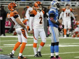 Mike Nugent (2) observa el viaje del balón para conseguir el gol de campo de la victoria de los Bengalíes. AP /