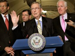 El líder republicano Mitch McConnell critica a los republicanos ultraconservadores que llevaron al cierre de gobierno. ARCHIVO /