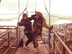 En las imágenes subidas a su perfil de Instagram, se puede ver a Beyoncé preparándose para el salto en bungee. ESPECIAL /