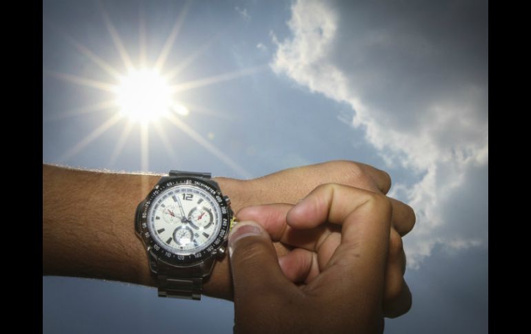 Concluye el horario de verano por lo que se deberán retrasar una hora los relojes. ARCHIVO /