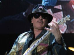 Carlos Santana y su banda se presentarán en un evento único en Guadalajara, el 14 de diciembre en la Arena VFG. ARCHIVO /