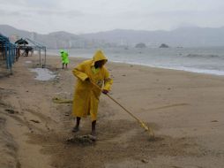 'Raymond' se mantiene estacionario desde la víspera frente a las costas mexicanas dejando lluvias torrenciales. EFE /