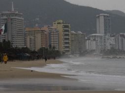 El ciclón se localiza a 155 kilómetros al sur de Zihuatanejo. EFE /