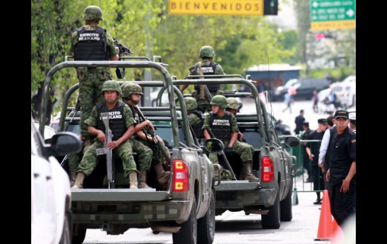 Un fuerte operativo de seguridad en las inmediaciones de la Expo Guadalara por la presidencia del Presidente Peña Nieto.  /