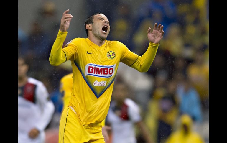 Luis Gabriel Rey lamenta una falla en el juego está noche en el Azteca. MEXSPORT /