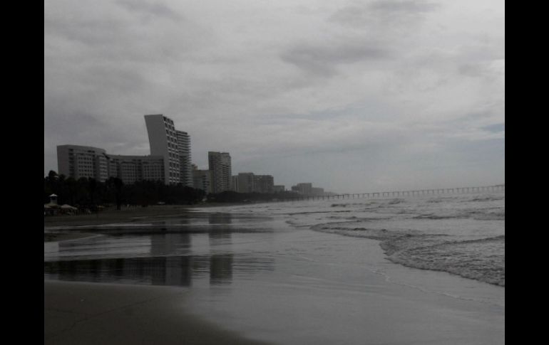 El huracán genera lluvias de fuertes a intensas en Acapulco y la región de la Costa Grande. EFE /