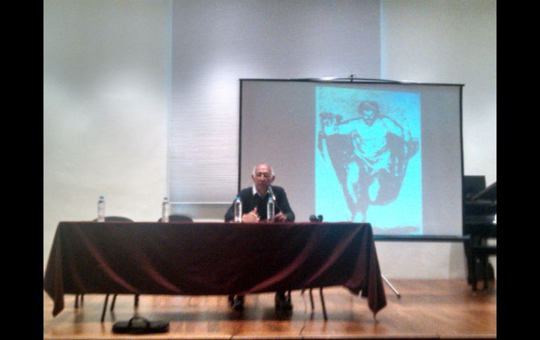 El restaurador Eliseo Mijangos ofrece la conferencia 'El Muralismo, su importancia en el Arte Mexicano'.  /